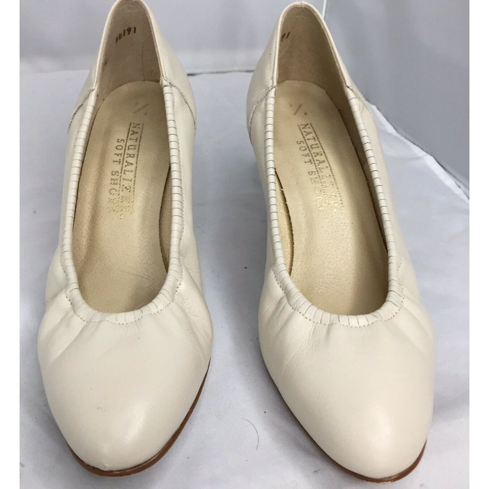Naturalizer Classic Pointy Toe Heel Size 6 Cream